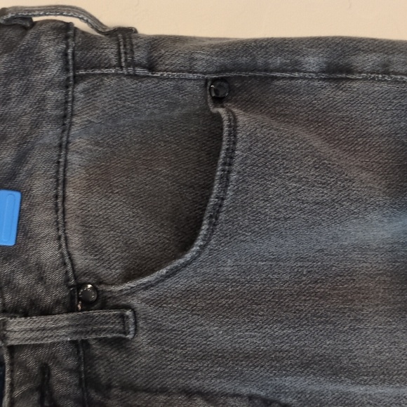 Skinny - Picture 4 of 10